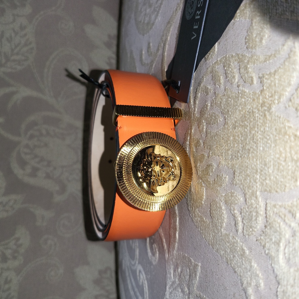 Versace - Picture 2 of 3